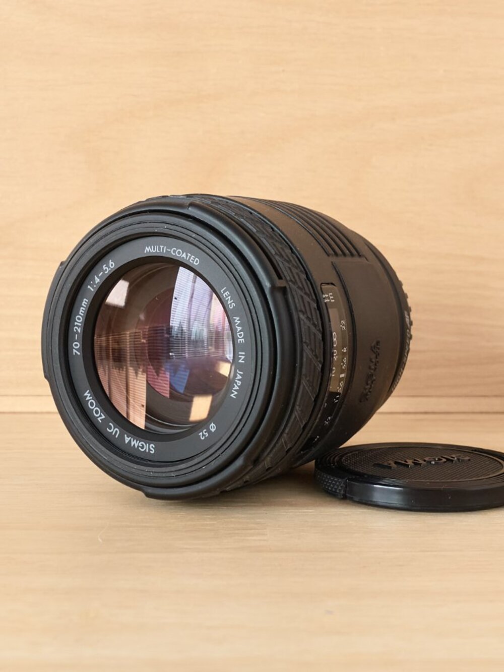 Sigma 70-210mm F4-5.6 UC Telephoto Zoom Lens for Sony Minolta A-Mount with Hood